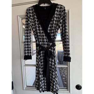 WHBM Bold Houndstooth Reversible Faux Wrap Belted Dress 6